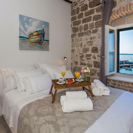 Seafront Apartment In Historical Cippico Castle Kaštela المظهر الخارجي الصورة