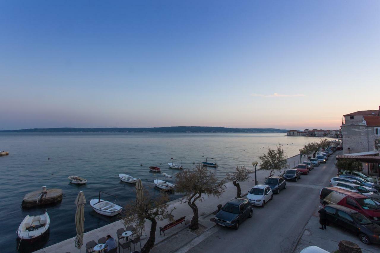 Seafront Apartment In Historical Cippico Castle Kaštela المظهر الخارجي الصورة