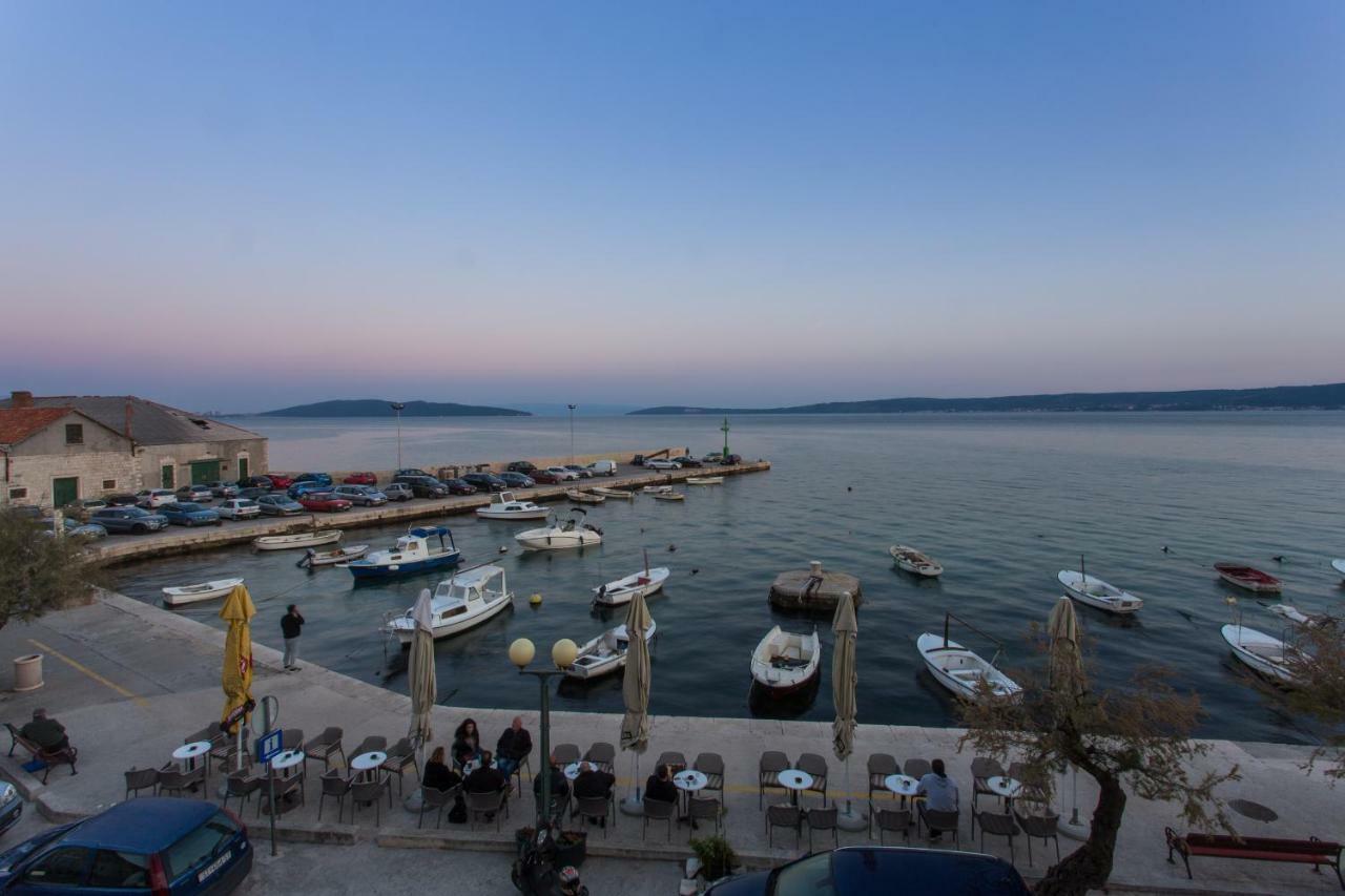 Seafront Apartment In Historical Cippico Castle Kaštela المظهر الخارجي الصورة