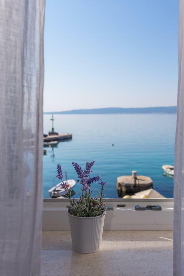 Seafront Apartment In Historical Cippico Castle Kaštela المظهر الخارجي الصورة