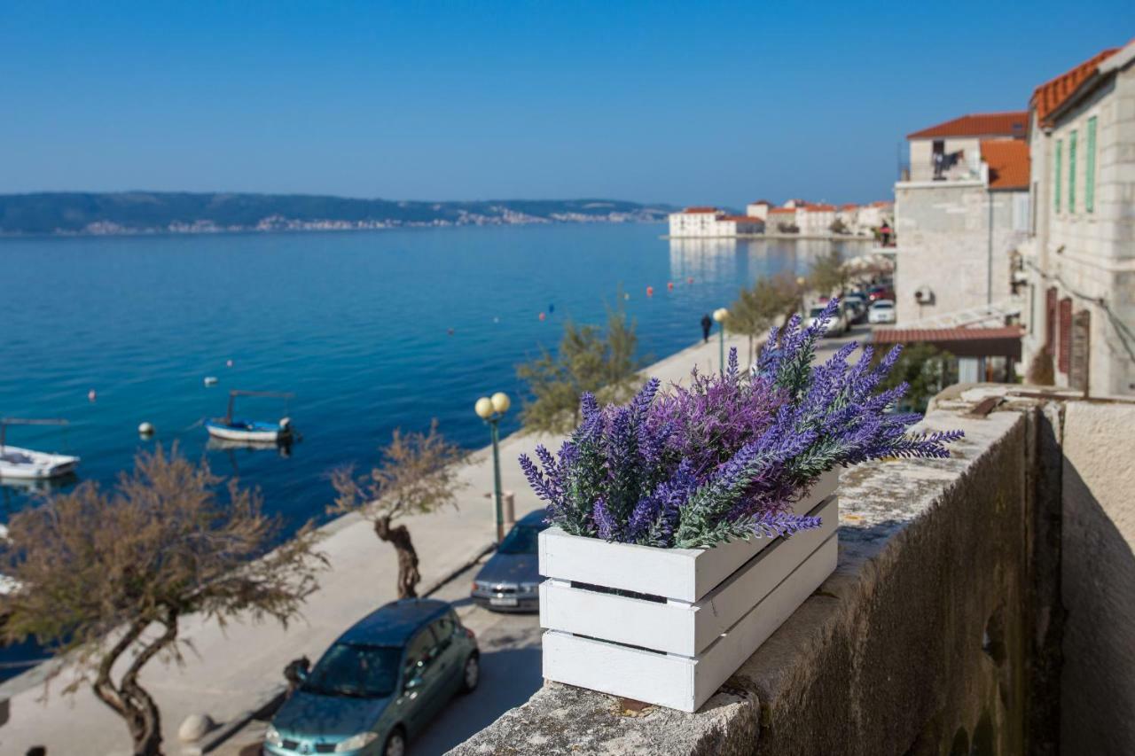 Seafront Apartment In Historical Cippico Castle Kaštela المظهر الخارجي الصورة