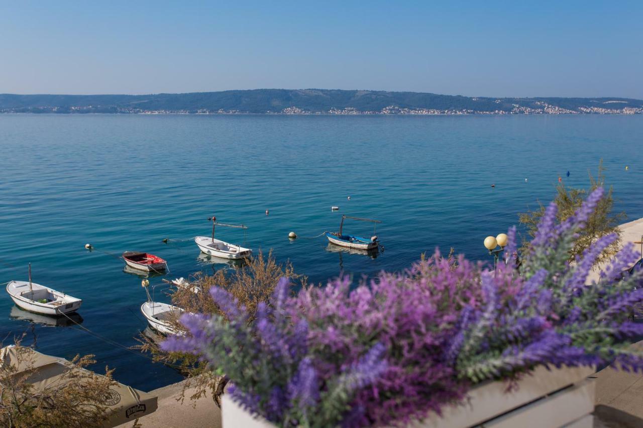 Seafront Apartment In Historical Cippico Castle Kaštela المظهر الخارجي الصورة