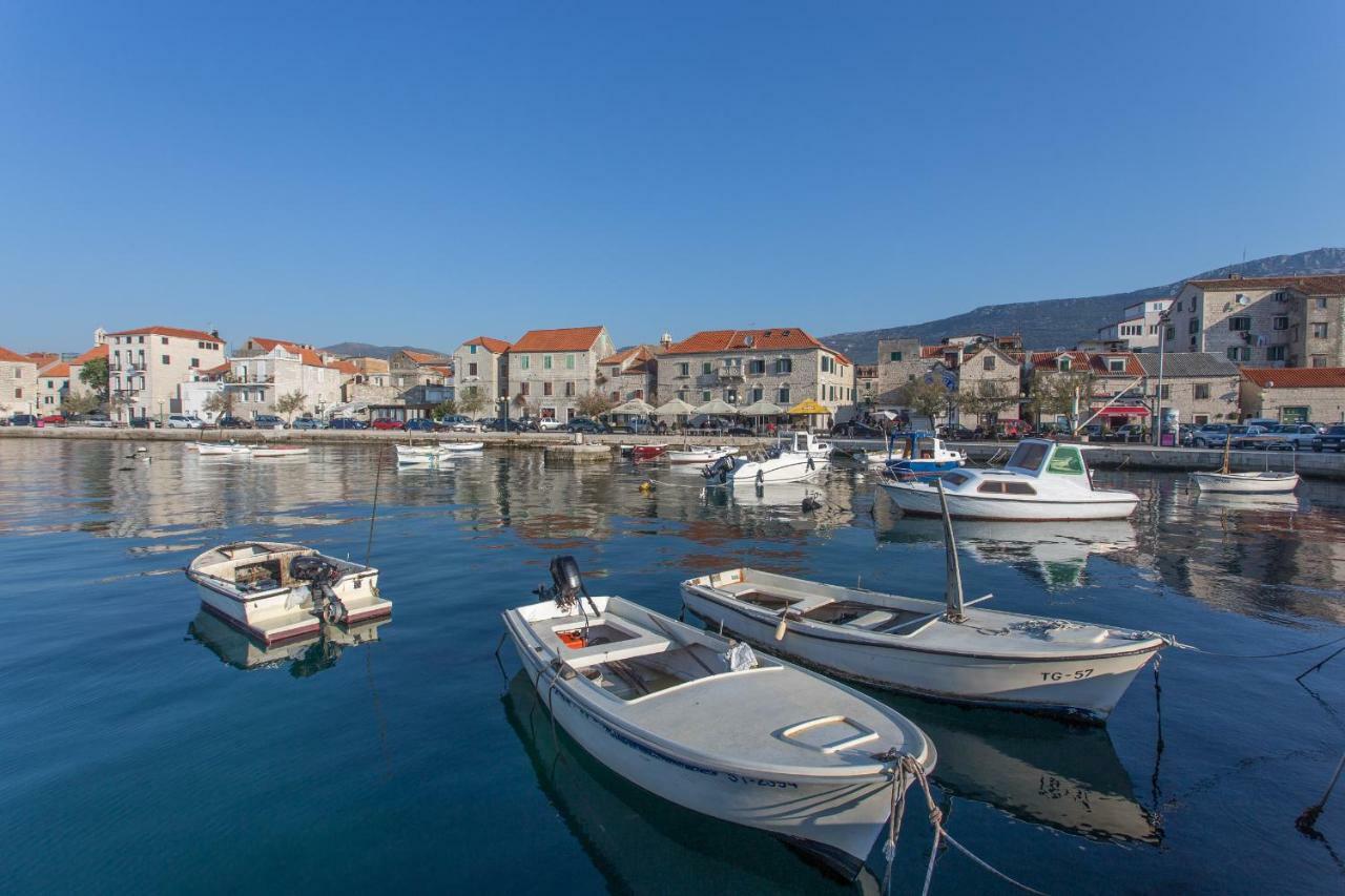 Seafront Apartment In Historical Cippico Castle Kaštela المظهر الخارجي الصورة