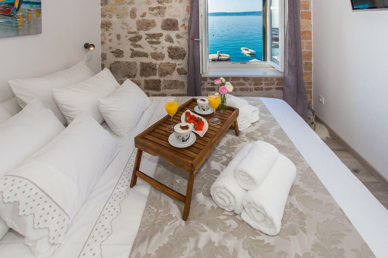 Seafront Apartment In Historical Cippico Castle Kaštela المظهر الخارجي الصورة