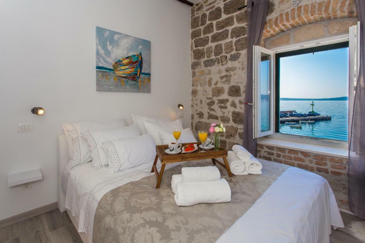 Seafront Apartment In Historical Cippico Castle Kaštela المظهر الخارجي الصورة