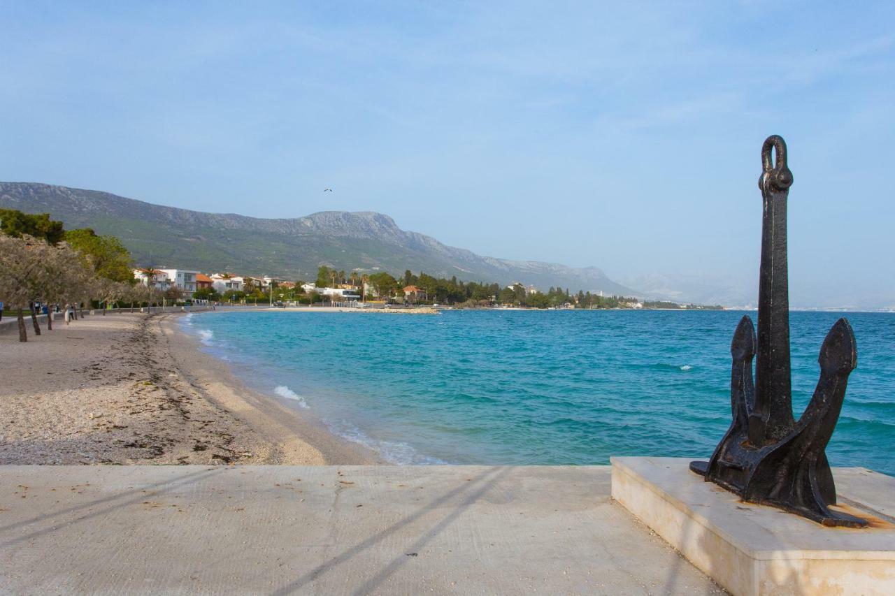 Seafront Apartment In Historical Cippico Castle Kaštela المظهر الخارجي الصورة