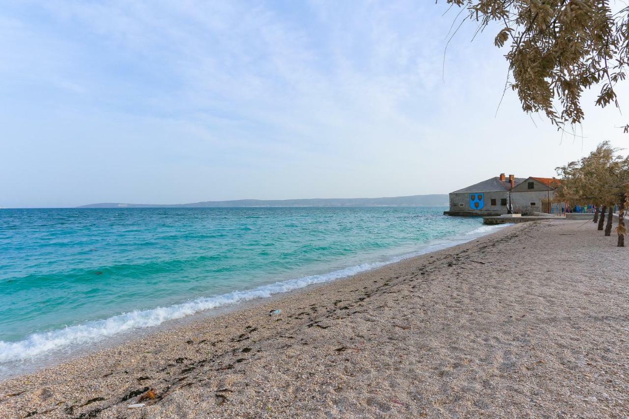 Seafront Apartment In Historical Cippico Castle Kaštela المظهر الخارجي الصورة